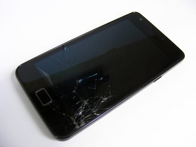 Dlaczego mówią: nie sprzedawaj uszkodzonego smartfonu?