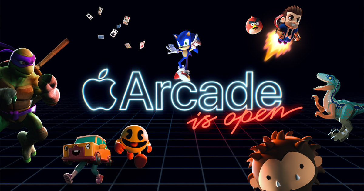 Grafika przedstawia postacie z gier wideo na tle reklamy Apple Arcade, z napisem "Arcade is open". Z lewej strony widać Żółwia Ninja z pałką, obok jest uroczy czerwony samochód i Pac-Man. W centrum Sonic the Hedgehog lewituje. Po prawej stronie znajduje się postać z ognistym napędem odlotowym na plecach, a obok niej dinozaur. W dole widoczna jest głowa dziecka z ciemnymi włosami, a w powietrzu unoszą się karty do gry.