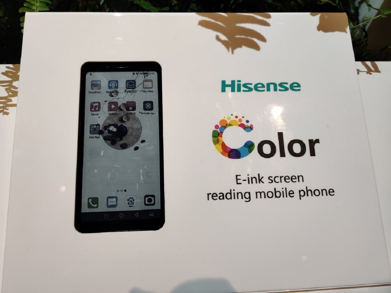 Smartfon z kolorowym ekranem e-ink trafi do sklepów