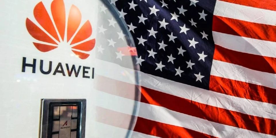 Huawei zmniejsza produkcję smartfonów