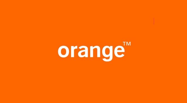 logo orange na pomarańczowym tle