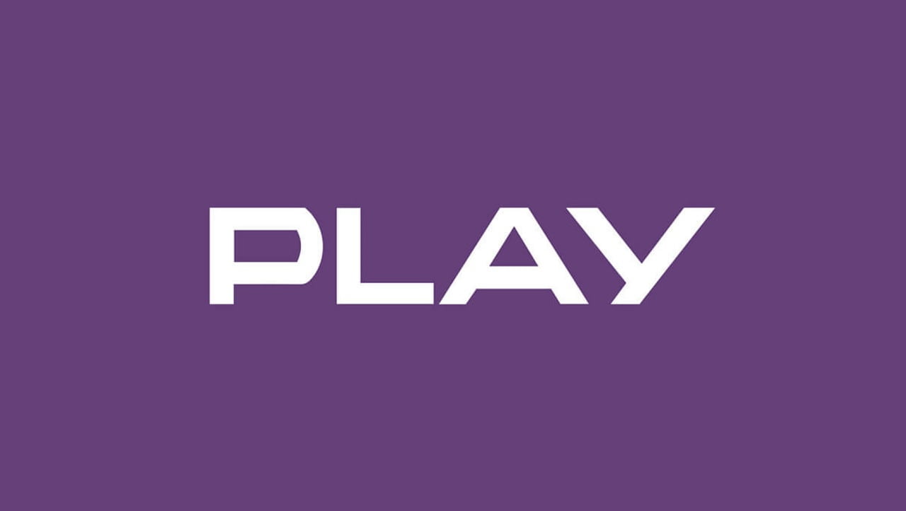 logo play, biały napis na fioletowym tle