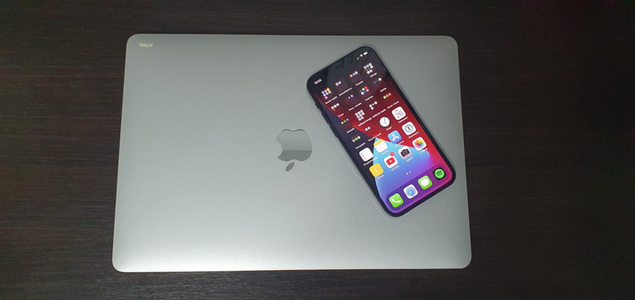 Ekosystem Apple opinia - iPhone 12 i MacBook Pro 2019