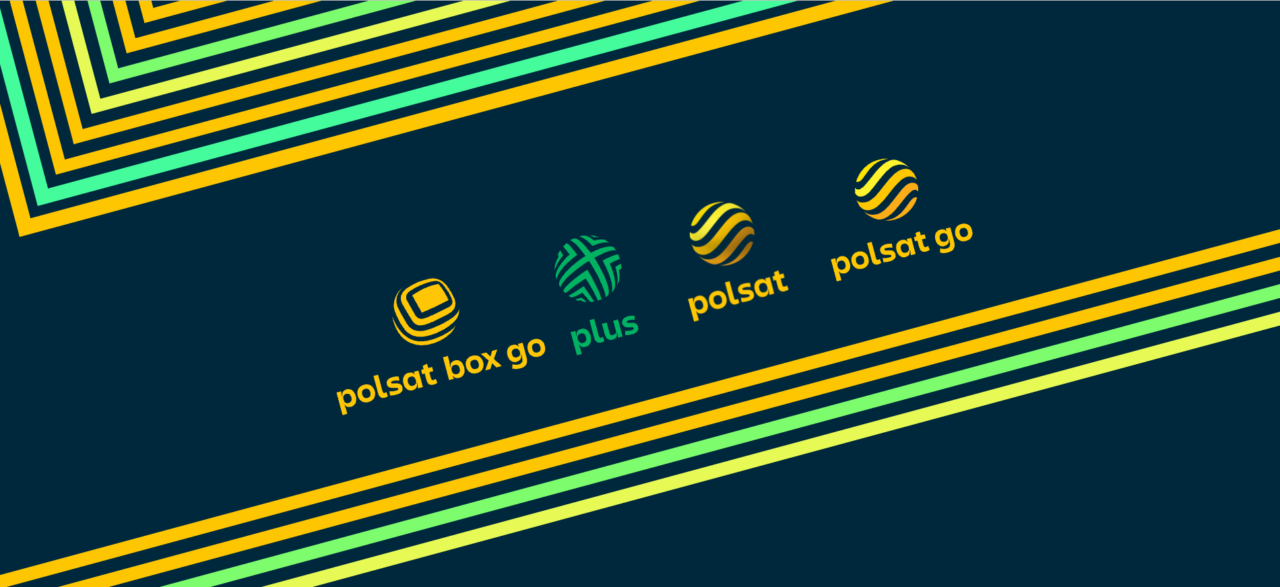 Reklamowy obraz przedstawiający logo "Polsat Box Go", "Polsat Box Go Plus", "Polsat" i "Polsat Go" na ciemnoniebieskim tle z wzorem złożonym z żółtych i zielonych linii.