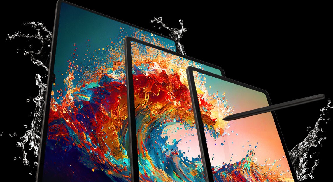 Trzy tablety marki Samsung z bujnymi kolorystycznie tapetami, wylewającymi się poza ekranami