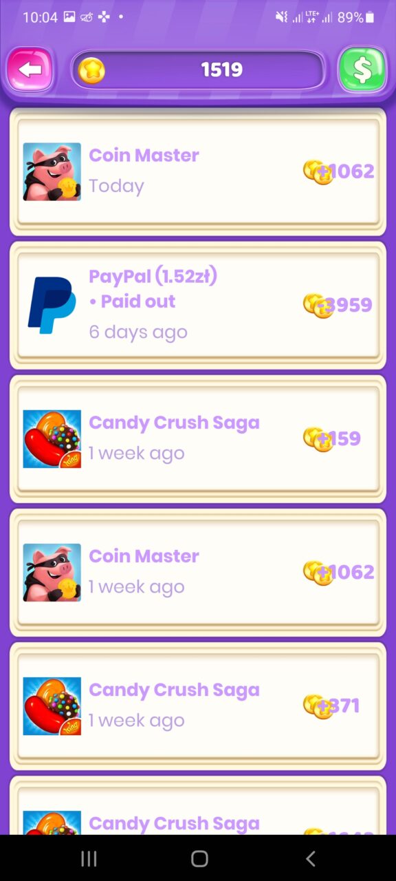 Ekran aplikacji mobilnej z historią transakcji zawierającą wpłaty z gier "Coin Master" i "Candy Crush Saga" oraz wypłatę PayPal. Na górze ekranu znajduje się pasek stanu z czasem, ikoną baterii i zasięgiem sieci.