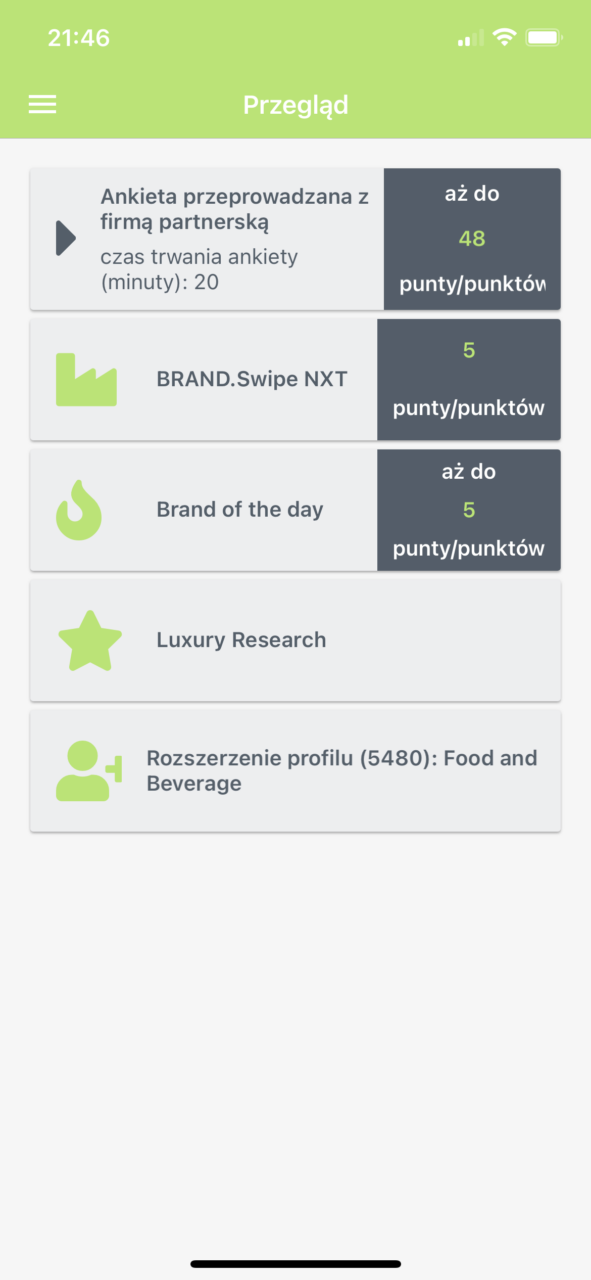 Ekran telefonu komórkowego wyświetlający aplikację z listą ankiet, w której widać opcje "Ankieta przeprowadzana z firmą partnerską", "BRAND.Swipe NXT", "Brand of the day", "Luxury Research" oraz "Rozszerzenie profilu (5480): Food and Beverage" wraz z informacjami o czasie trwania ankiety i możliwych do zdobycia punktach.