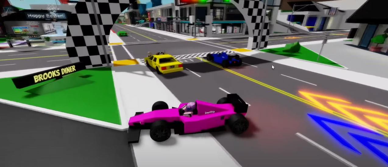 Kadr z gry Roblox - różowa wyścigówka wypada z toru, na którym wyprzedzają ją żółta taksówka oraz niebieski bolid.