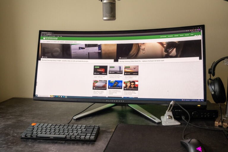 Recenzja Dell Alienware AW3423DW,, zdjęcie głowne przedstawiające monitor na biurku