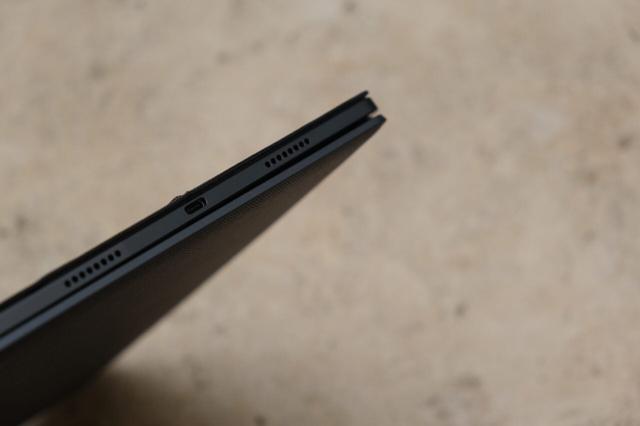 Dolna krawędź tabletu Lenovo Tab P12 Pro