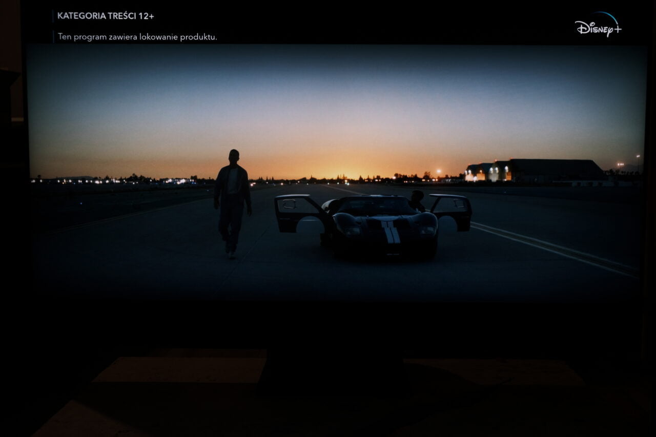 Film "Le Mans '66" na telewizorze Samsung QN90B
