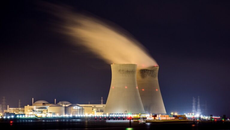Polacy chcą elektrowni atomowej