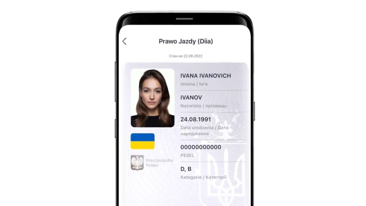 ukraińskie prawo jazdy widoczne w smartfonie, na co pozwoliła integracja aplikacji mObywatel z Diią