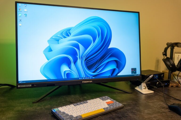 Recenzja Acer Predator XB323QK - zdjęcie główne przedstawiające monitor w całości
