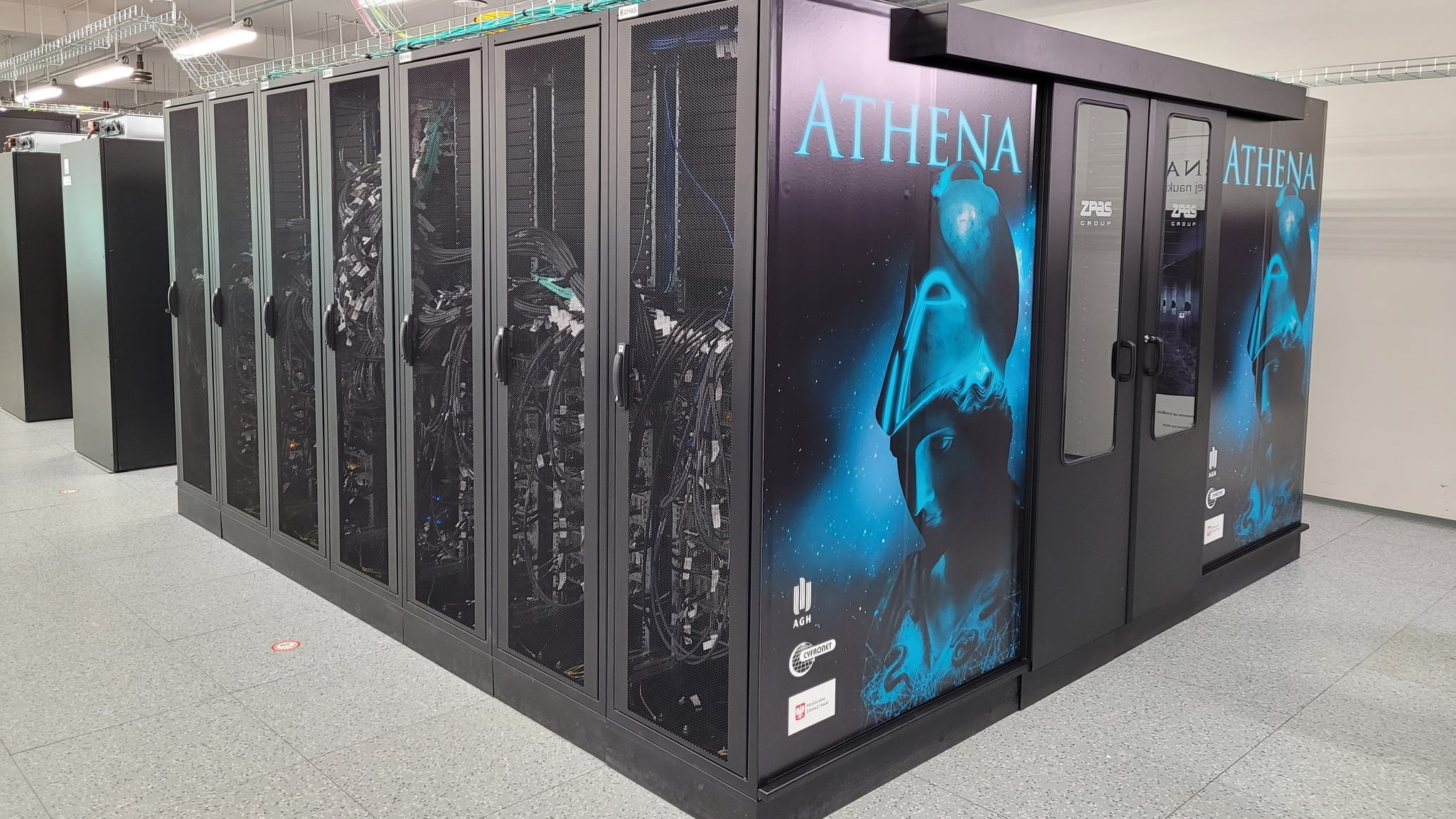 W Polsce ruszył superkomputer Athena. Po uruchomieniu poświęcił go abp. Czarownik