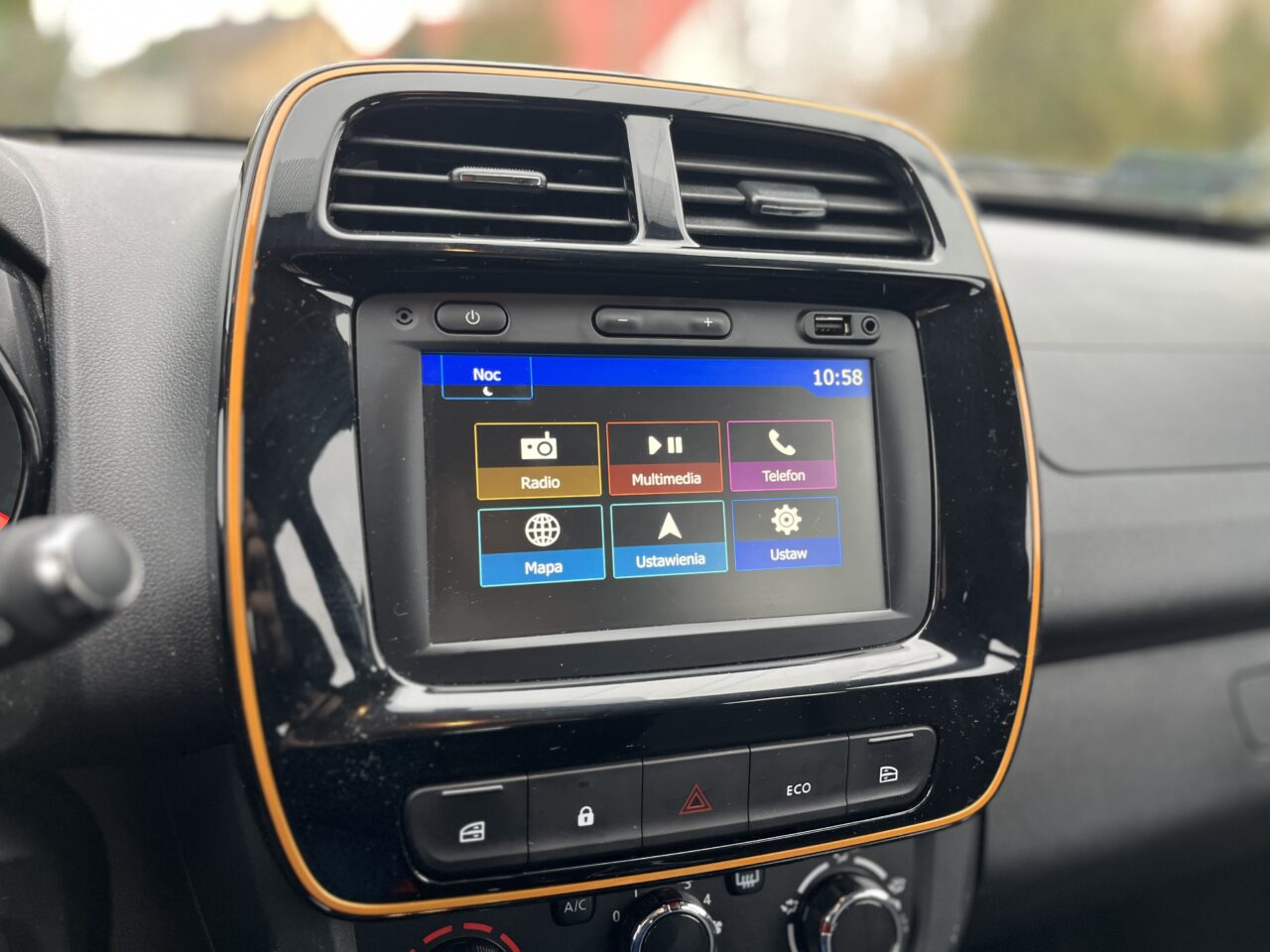 Dacia Spring testa carros elétricos versus rádio AM