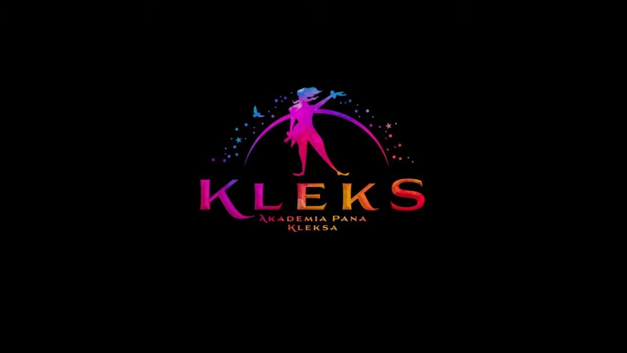 Logo "Akademia Pana Kleksa" w kolorowych literach na czarnym tle z sylwetką Pana Kleksa tańczącego na tle półkola i gwiazd.