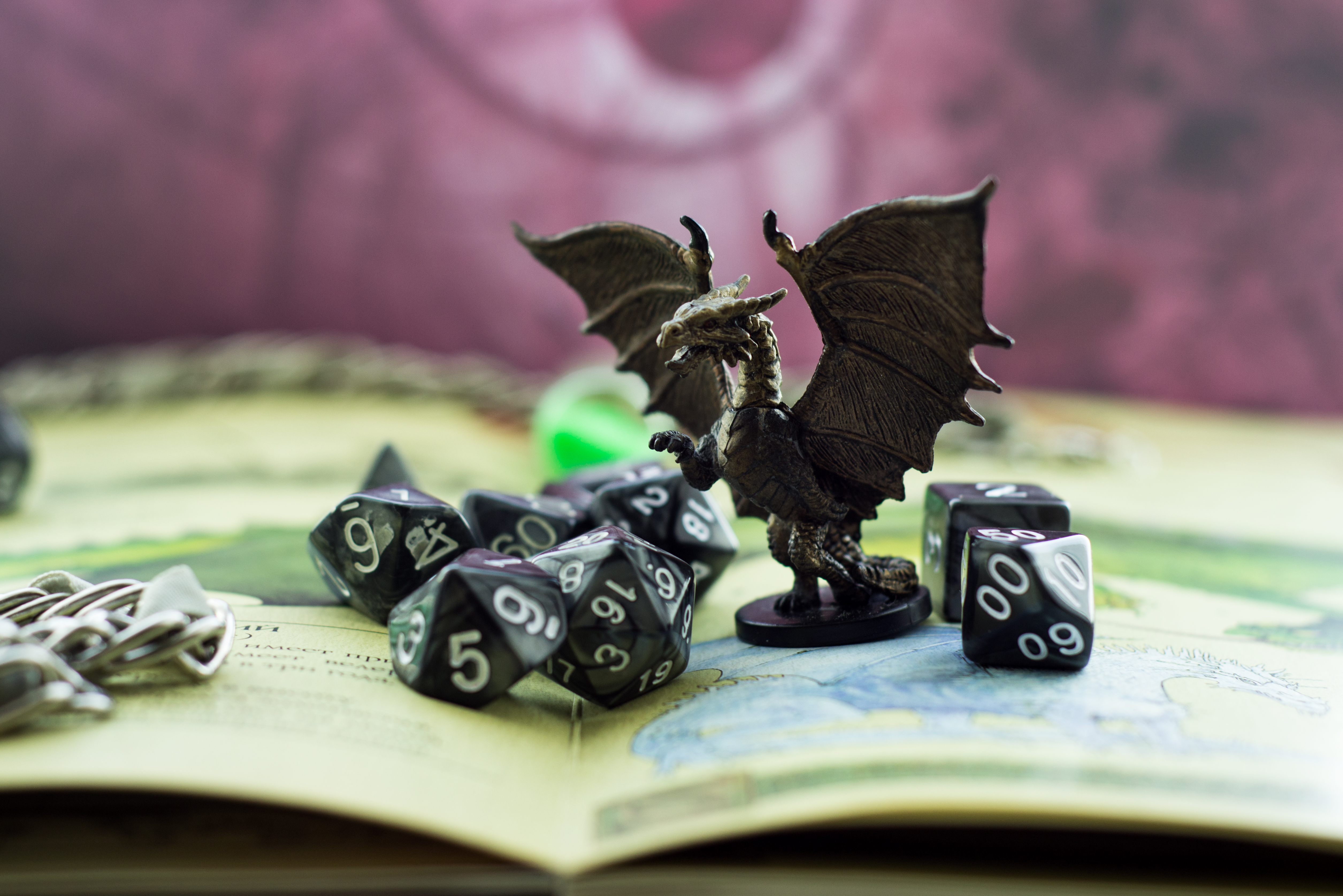 Dungeons & Dragons po oskarżeniach o rasizm zmienia zasady. "Rasa" zastąpiona przez "gatunek"