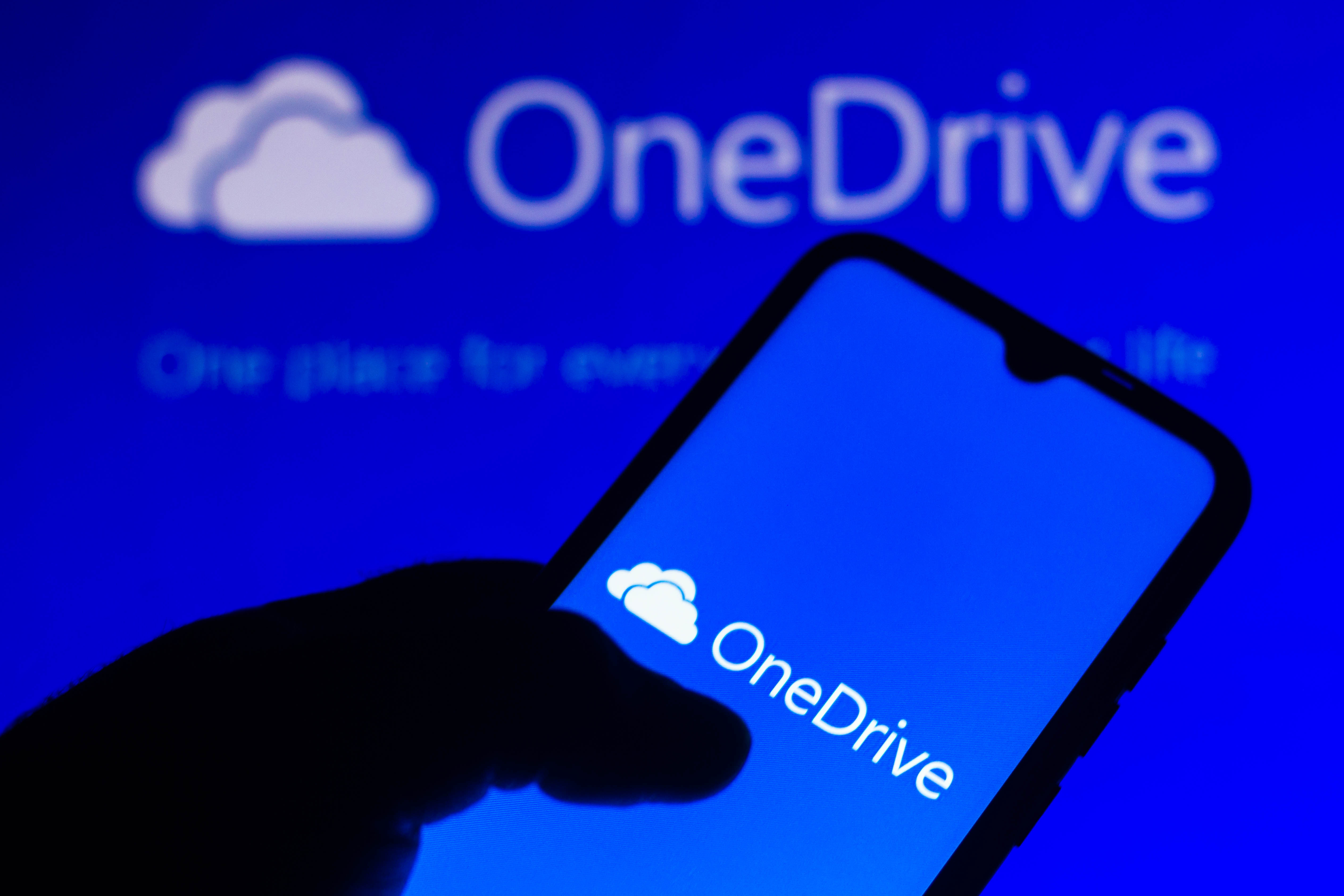 Jak wyłączyć OneDrive w Windows 11 tymczasowo i jak odinstalować chmurę całkowicie?