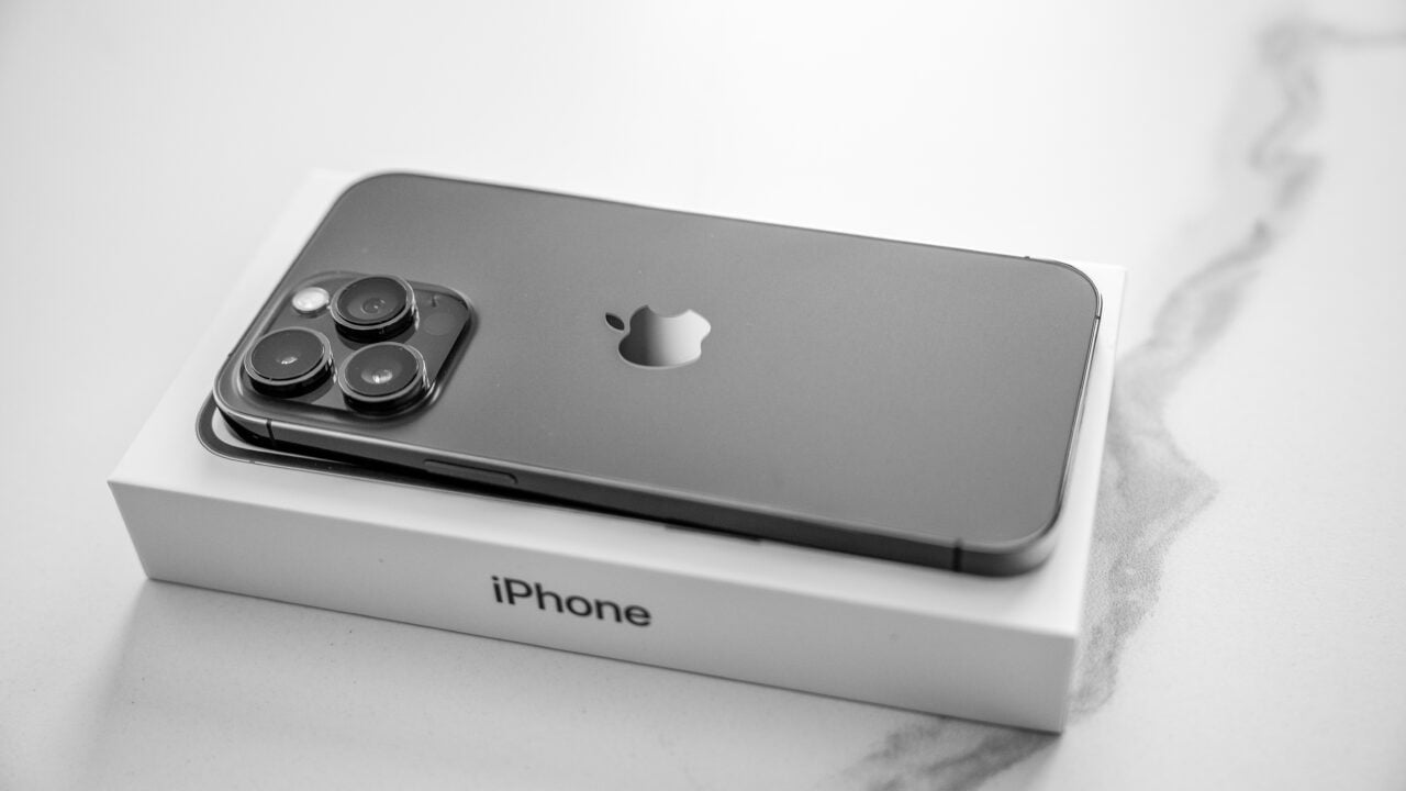 Nierozpakowanego pierwszego iPhone'a sprzedano za stokrotność pierwotnej ceny!
