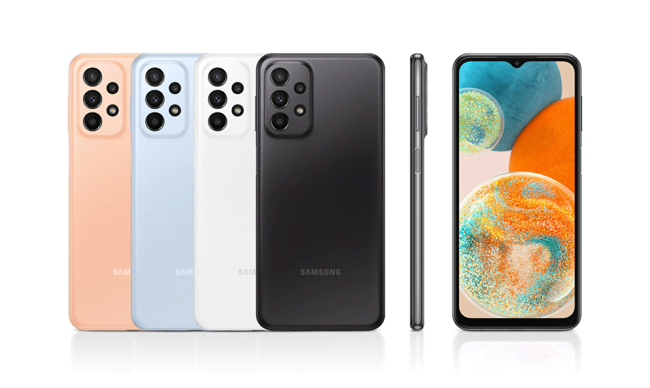 Cztery smartfony Samsung Galaxy A23 5G z tylnymi aparatami, ułożone obok siebie w rzędzie i przedstawione z przodu, tyłu i boku, w różnych kolorach: różowym, niebieskim, białym i czarnym. Smartfon z aktualizacją do systemu Android 14