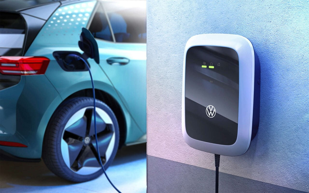 wallbox ram charger ładowarka ładowanie samochodu elektrycznego VW w garażu