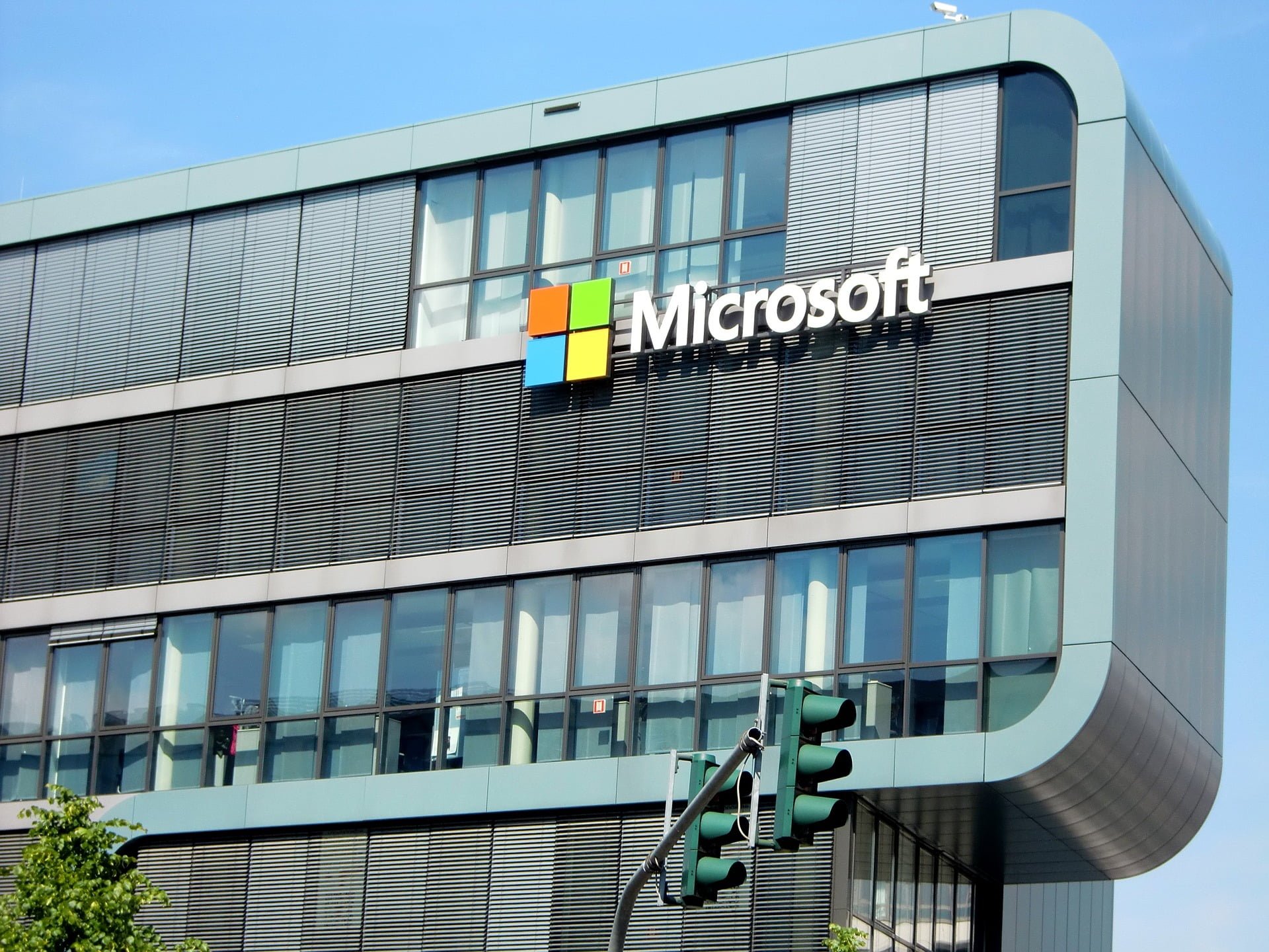 Microsoft - logo na biurowcu