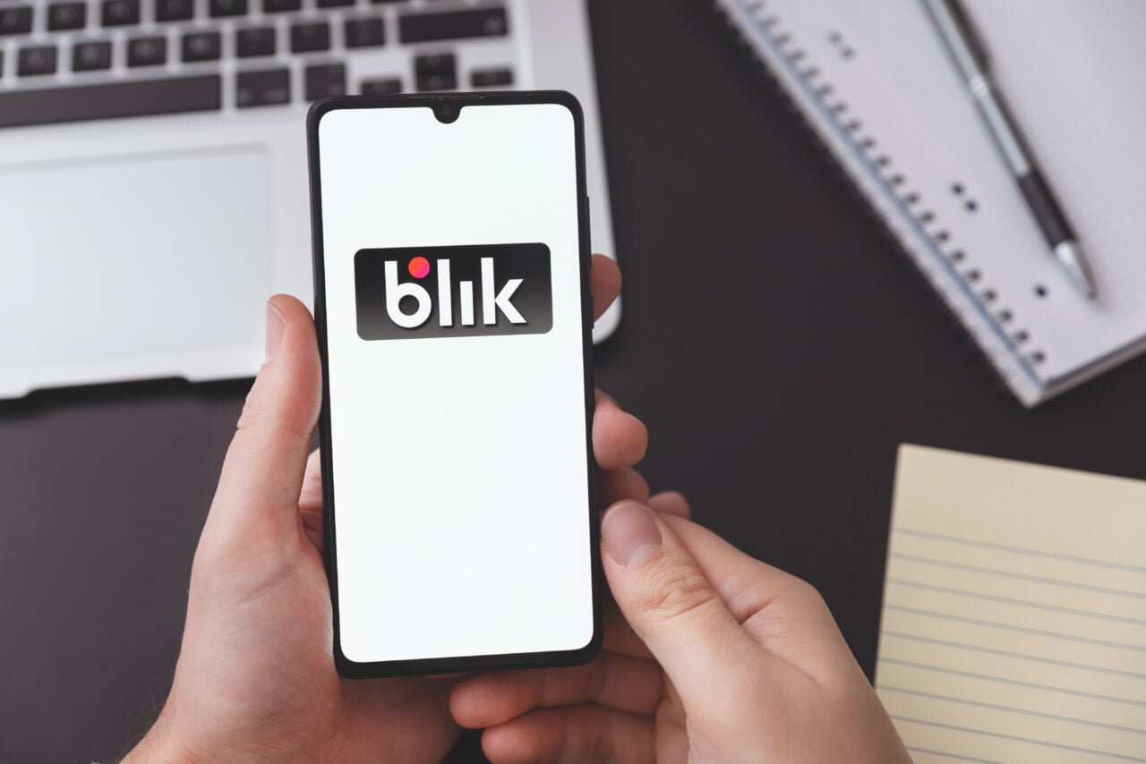 BLIK este disponibil în altă țară.  Un „pas esențial” pentru soluția poloneză