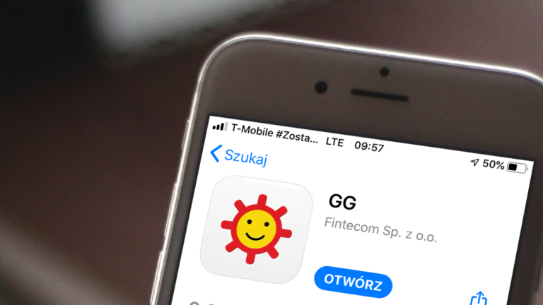Smartfon z otwartym sklepem aplikacji pokazującym aplikację GG z ikoną przedstawiającą uśmiechnięte słoneczko na tle białego ekranu, stan baterii 50%.