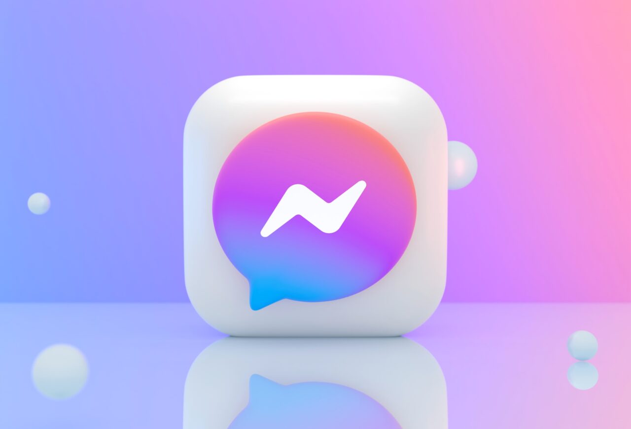 Ikona Messenger na tle gradientu kolorów purpurowego i błękitnego.