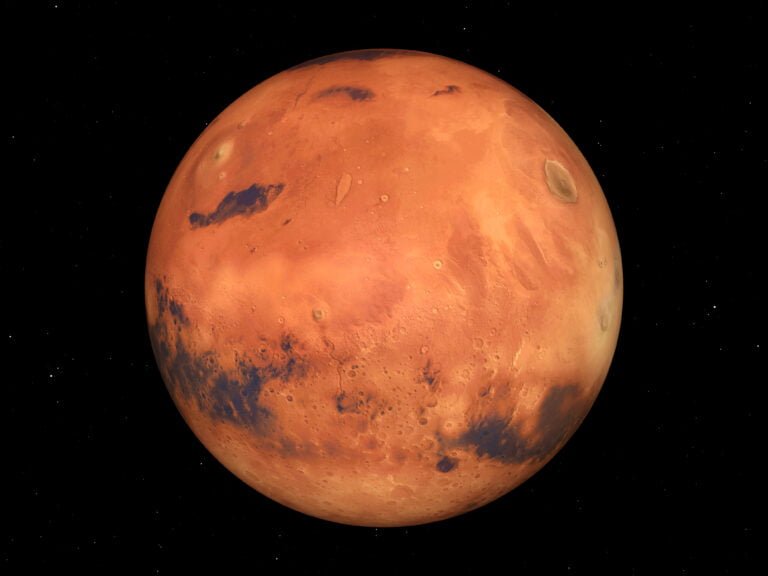 Zdjęcie planety Mars na tle gwiaździstego nieba.