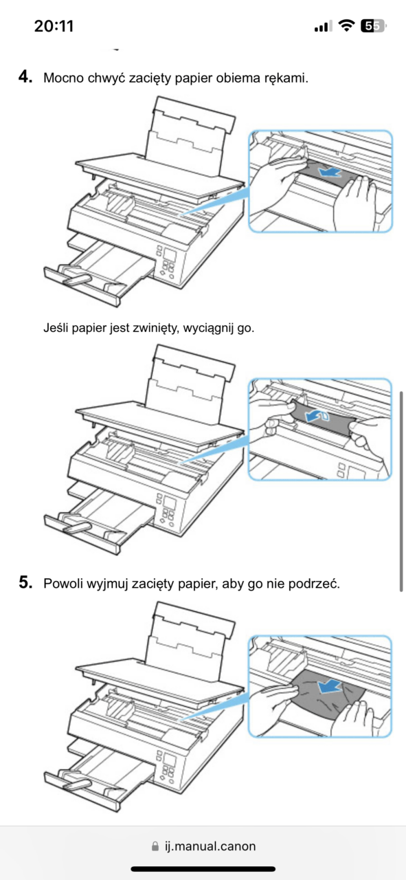 Instrukcja usuwania zaciętego papieru z drukarki: krok 4 – mocne chwytanie papieru obiema rękami, krok 5 – powolne wyciąganie papieru, aby go nie podrzeć, z ilustracjami pokazującymi te czynności.