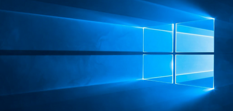 Grafika przedstawiająca logo systemu Windows 10 na niebieskim tle z efektem świetlnym.