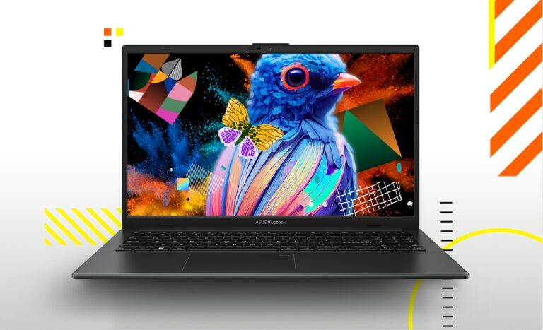 Laptop ASUS VivoBook z otwartym ekranem wyświetlającym kolorowy, artystyczny obraz ptaka i kosmicznego tła, umieszczony na grafice z geometrycznymi wzorami.