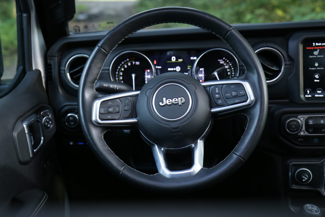 test jeep wrangler 4xe recenzja opinie kierownica