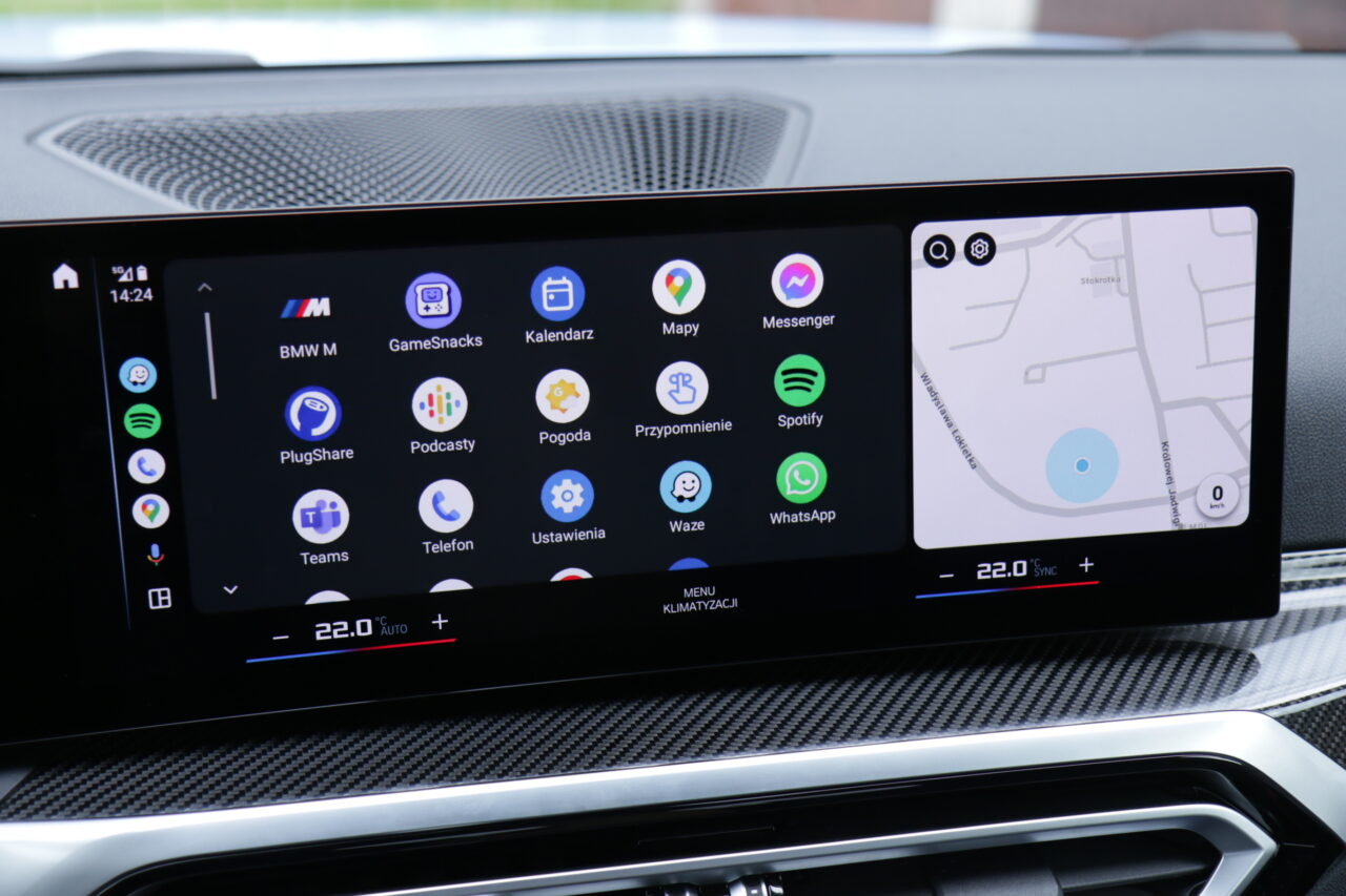 Widok bezprzewodowego Android Auto w testowanym BMW M2 na centralnym ekranie.
