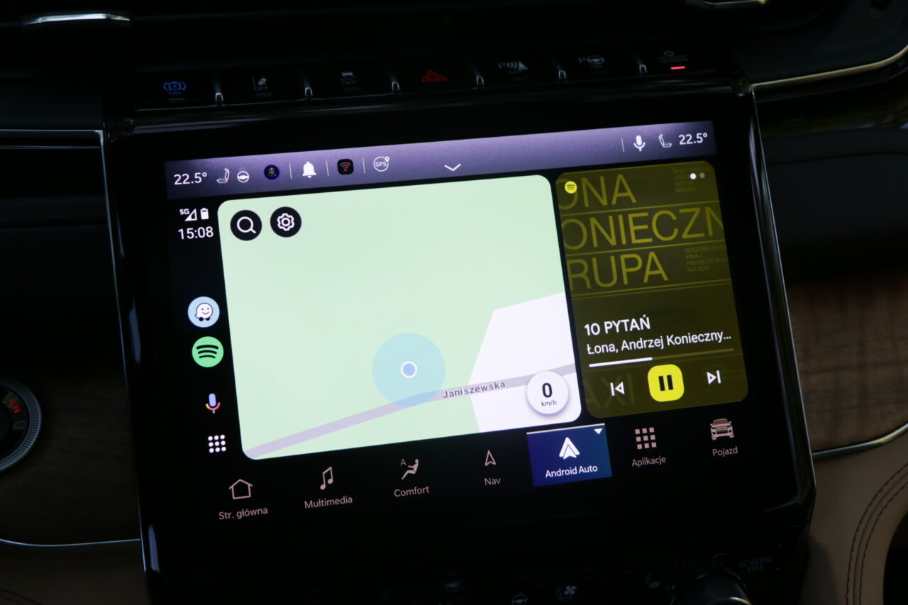 Widok bezprzewodowego Android Auto testowanego Jeepa Grand Cherokee 4xe