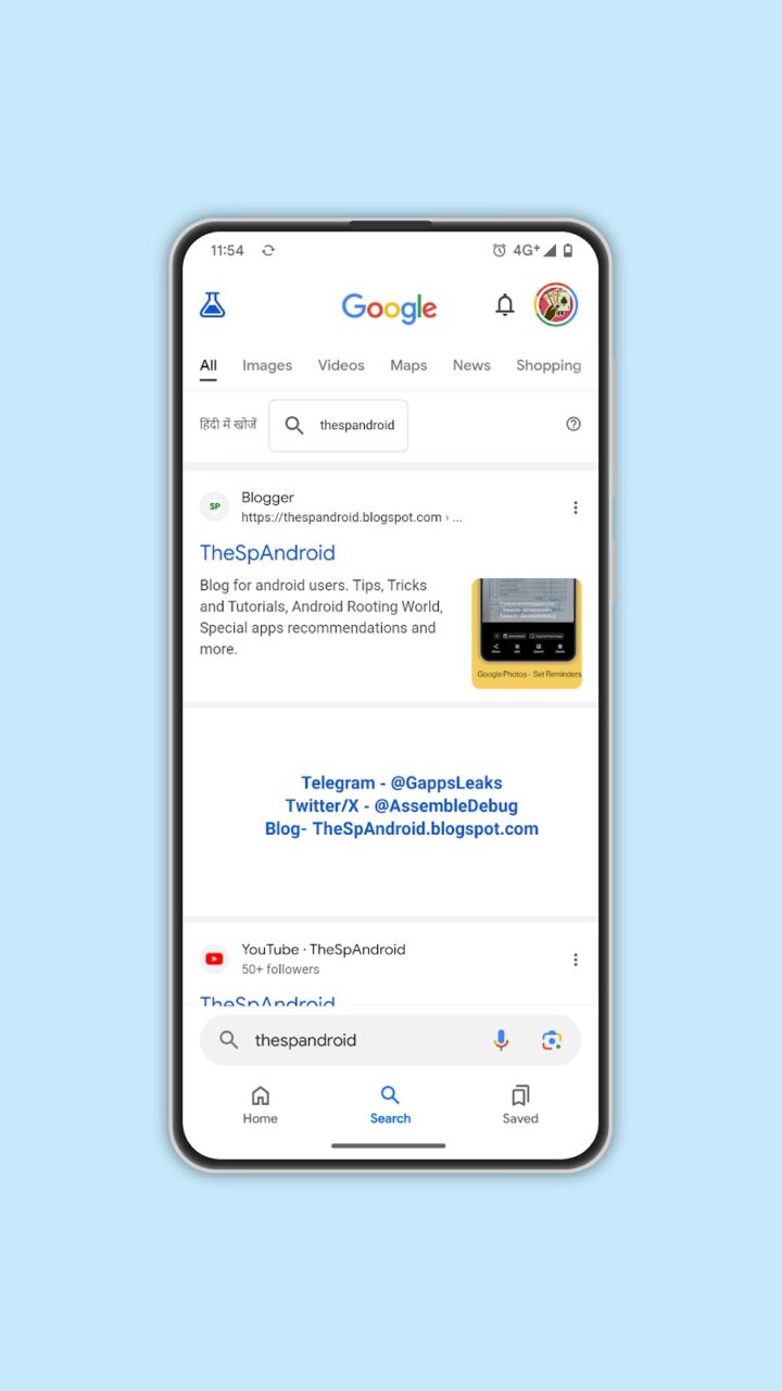 Wyszukiwarka Google na smartfonie z wyświetlonymi wynikami wyszukiwania dla "thespandroid" z blogiem, kontem na Twitterze i YouTube.