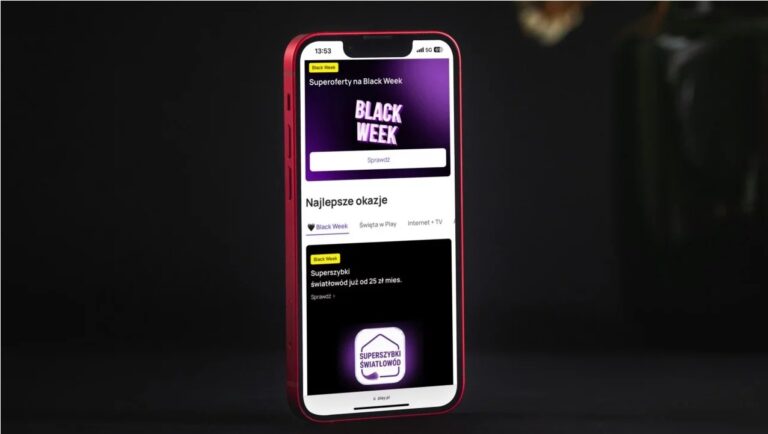 Smartfon na ciemnym tle wyświetlający promocje "Black Week" z ofertami na usługi internetowe i telewizyjne.