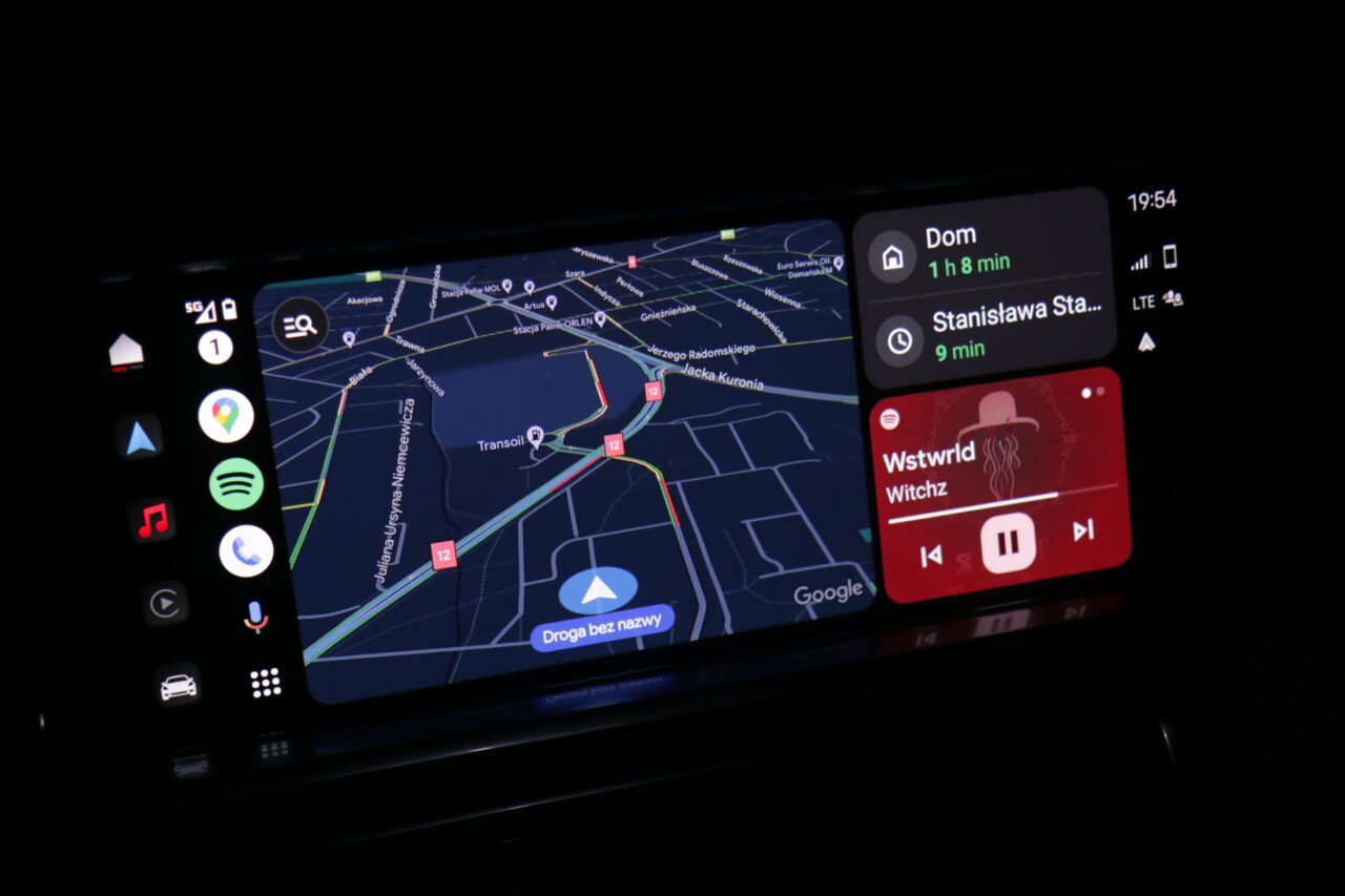 Widok Android Auto bezprzewodowo w testowanym Porsche Panamera 4S E-Hybrid Sport Turismo 