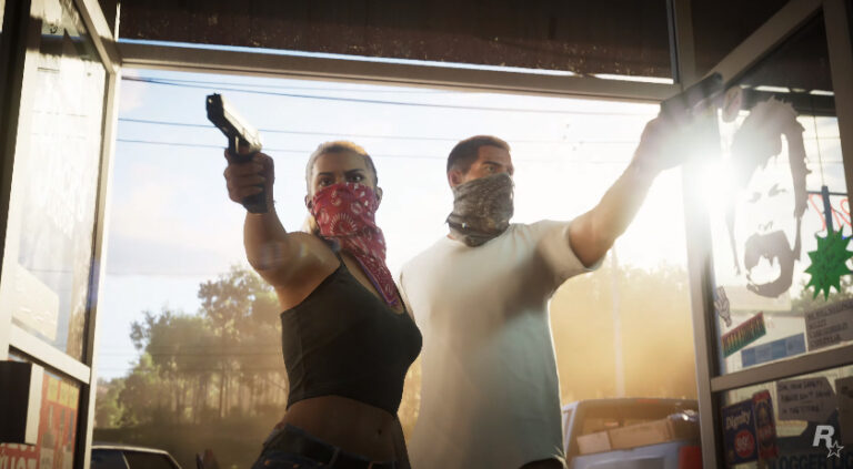 Dwójka postaci z zasłoniętymi ustami bandanami, trzymających broń i wyglądających przez duże okno sklepu, w tle promienie zachodzącego słońca. Kadr z gry GTA 6