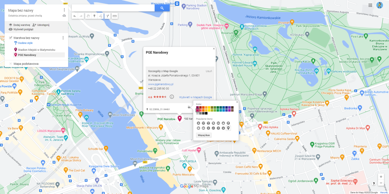 Zrzut ekranu mapy Warszawy z Google Maps z wyróżnionym stadionem PGE Narodowy i otwartym okienkiem z informacjami o stadionie, włącznie z nazwą, adresem, stroną internetową, numerem telefonu, oceną oraz opcjami personalizacji ikon na dole ekranu.