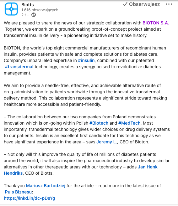 Zrzut ekranu z wpisu na platformie społecznościowej przedstawiający ogłoszenie o strategicznej współpracy firmy Biotts z BIOTON S.A. w celu rozwoju transdermalnego systemu dostarczania insuliny. W tle widać niebieski interfejs aplikacji z białym tekstem.
