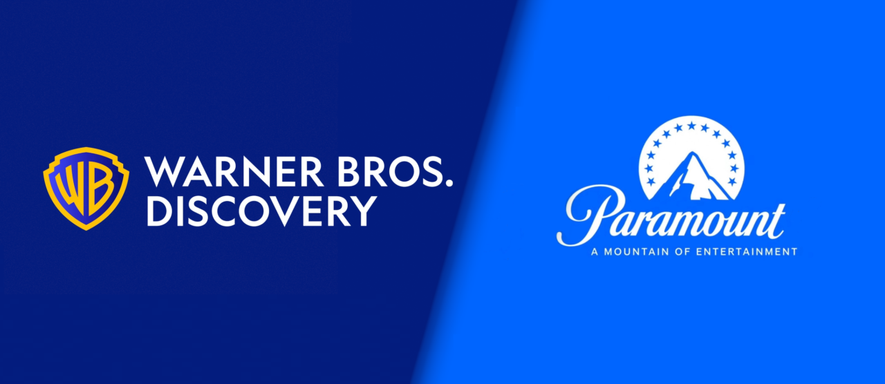 Obraz przedstawiający logotypy Warner Bros. Discovery i Paramount na podzielonym tle w odcieniach niebieskiego.