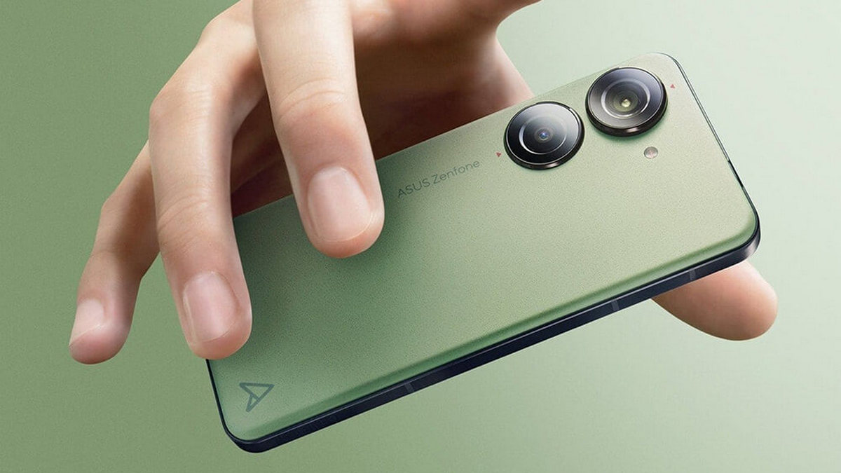 Część tylna zielonego smartfona ASUS Zenfone z widocznymi dwoma aparatem i palcem nadchodzącym do dotknięcia ekranu.