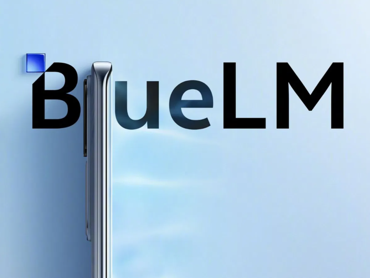 Logo "BlueLM" z przyciemnionymi literami na błękitnym tle z metalicznym, lśniącym przedmiotem, który wygląda jak krawędź urządzenia elektronicznego.