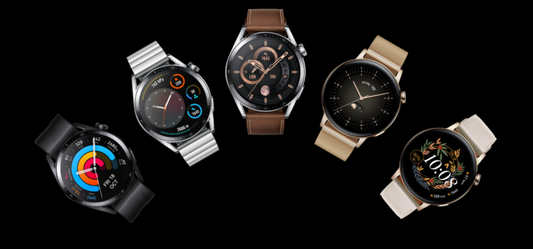 Pięć smartwatchy o różnych stylach i paskach na czarnym tle.