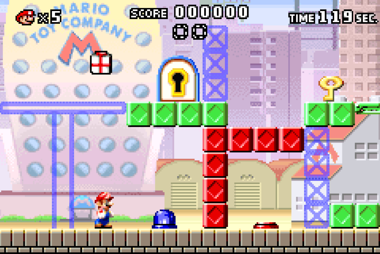 Obrazek przedstawia scenę z gry wideo Mario vs Donkey Kong z serii Mario, w której postać Mario stoi na platformie przed tłem miejskiego krajobrazu, z elementami sterowania i wynikami gry wyświetlanymi na górze ekranu.