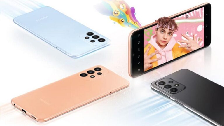 Trzy smartfony Samsung Galaxy A23 5G w kolorach niebieskim, różowym i czarnym z wystającym modułem aparatu na tylnej stronie; wyświetlacz przedni pokazuje osobę w żółtej kurtce pozującą do selfie.