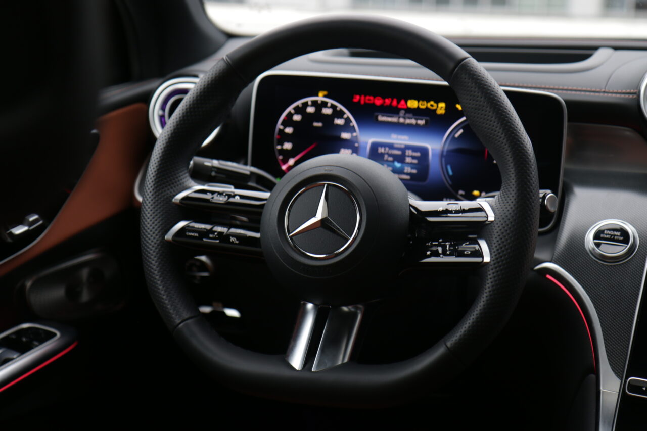 Kierownica w testowanym Mercedesie GLC Coupe 300e 
